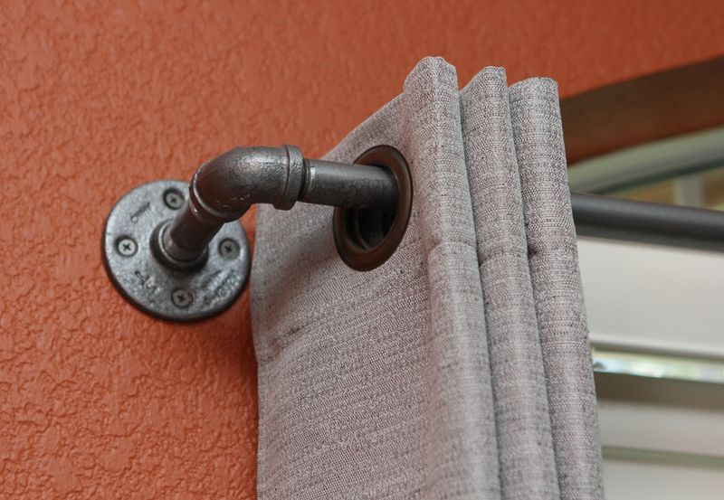 карниз із водопровідної труби
