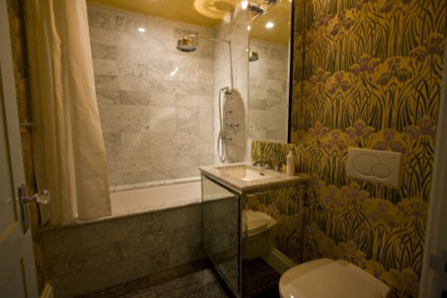 bathroom-with-wallpaper-27