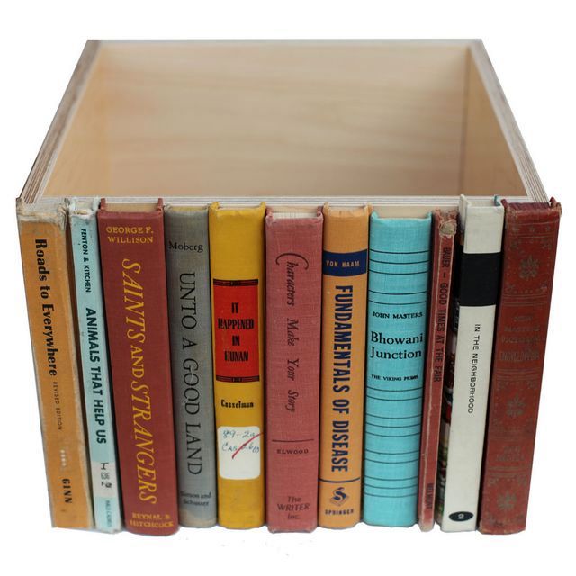 тайник в квартире на книжной полке