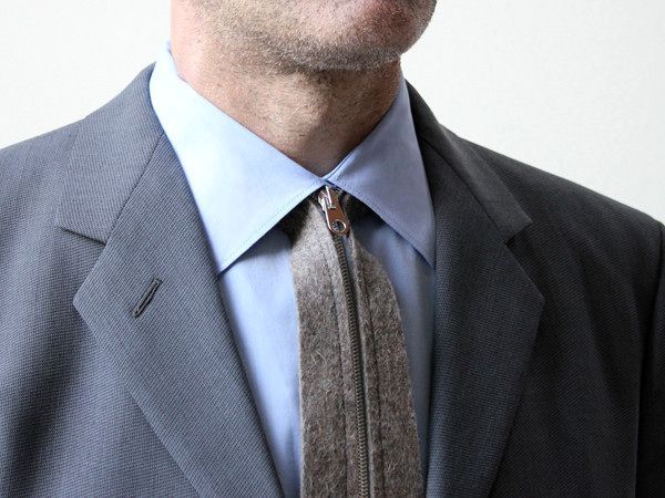 серый галстук на молнии zip tie
