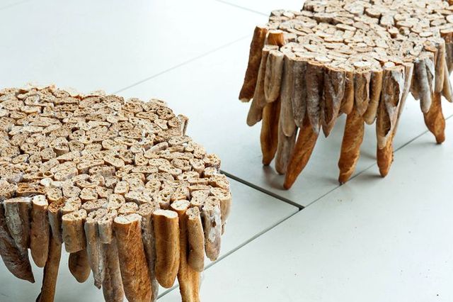 оригинальный стол из черствого хлеба baguette table