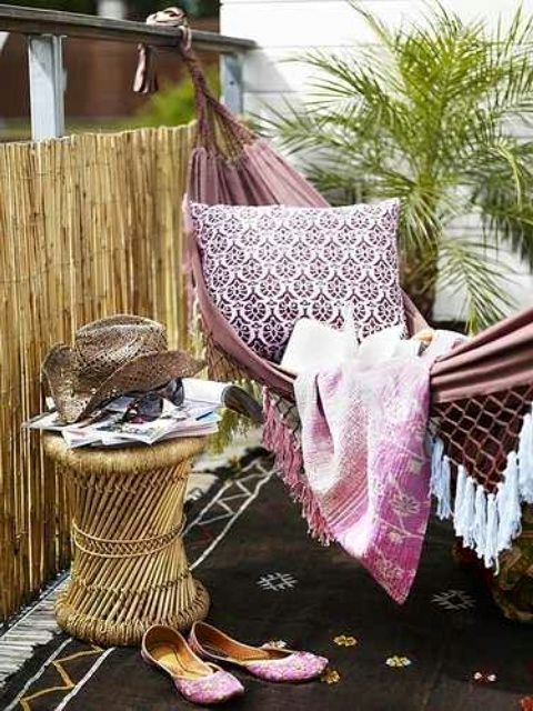 барвисті ідеї декору балкона в стилі boho chic