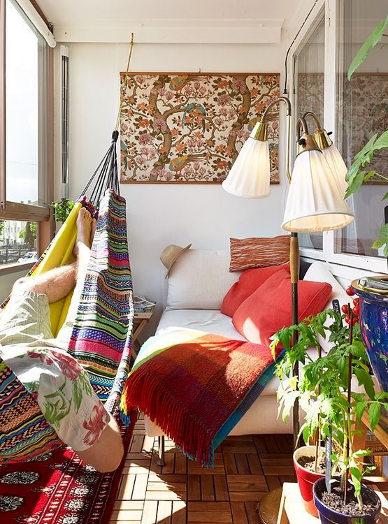 яскраві ідеї декору балкона в стилі boho chic