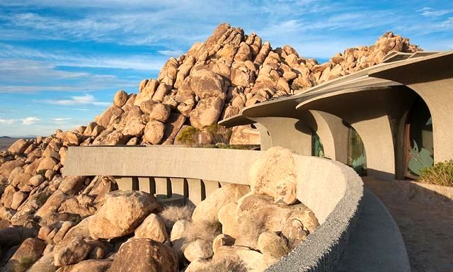 резиденція у скелях національного парку Joshua Tree, США