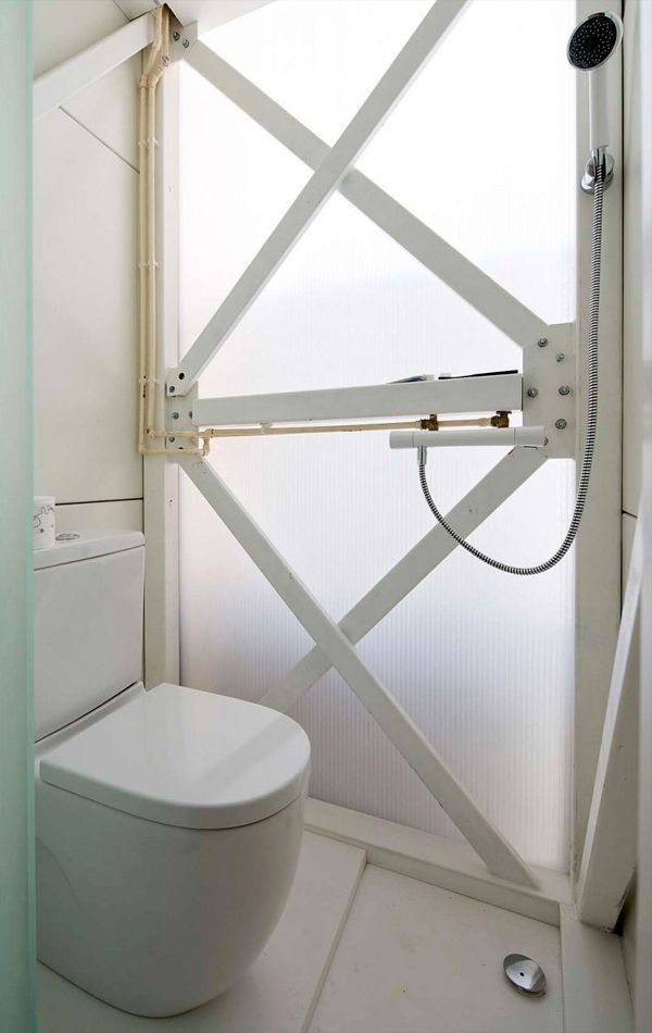 туалет і душ у Keret House