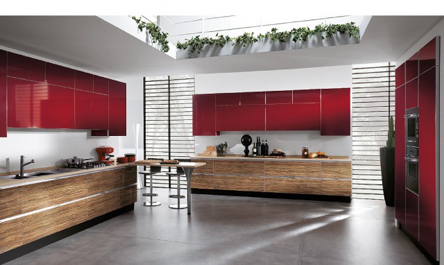czerwone wnętrze kuchni Sceneria z drewnianymi wykończeniami, Scavolini