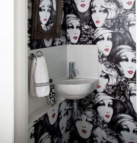 bathroom-with-wallpaper-31