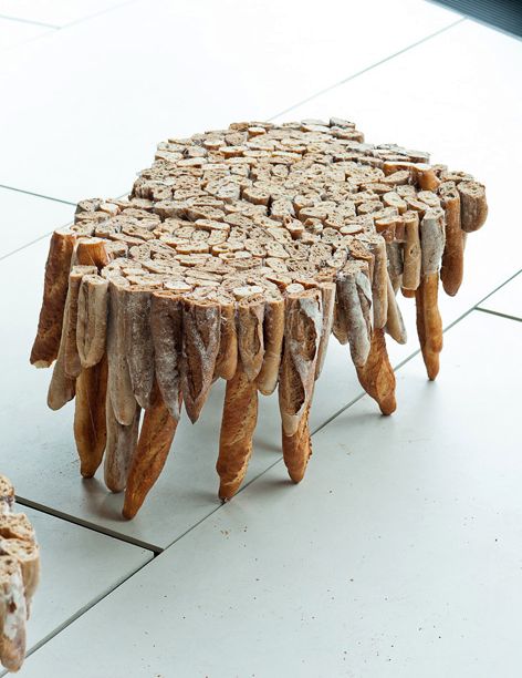 социальный проект - стол из черствого хлеба