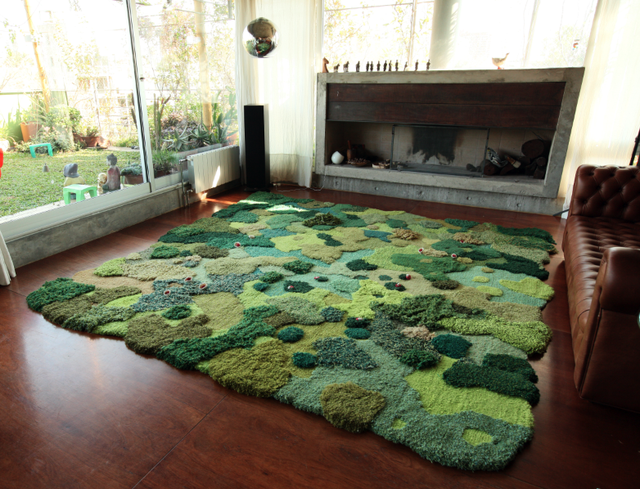 wykładzina dywanowa z trawy i mchu