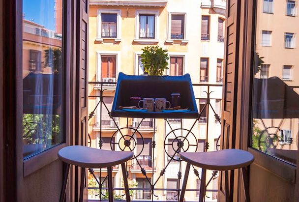 съемный столик на перила балкона balkonzept