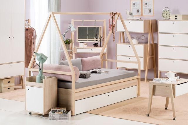 диван-кровать из серии модульной мебели для детской комнаты