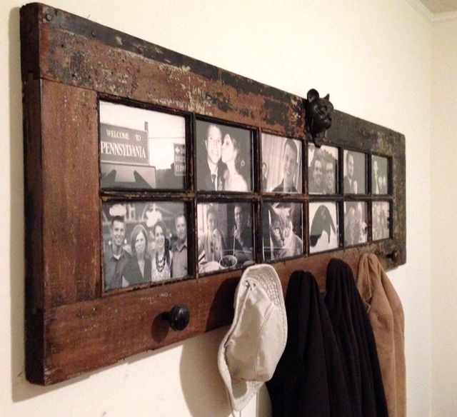 старая дверь - вешалка для одежды и рама для фотографий