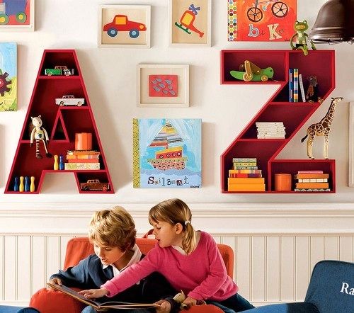 дитячі книжкові полиці у вигляді букв