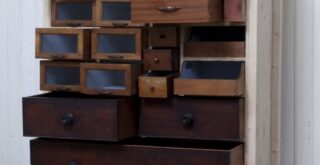 шкаф из старых открытых ящиков, Rupert Blanchard