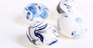 мраморные пасхальные яйца своими руками с помощью лака для ногтей