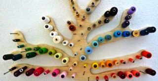 органайзер для катушек с нитками в виде дерева