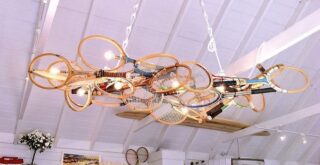 світильник із старих ракеток