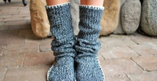 Теплые домашние тапочки своими руками из свитера